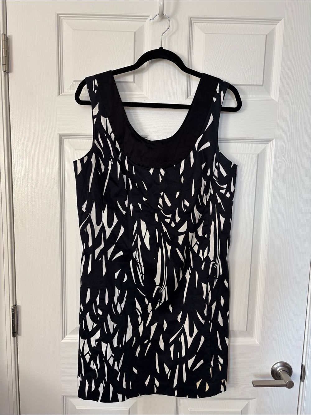 White House Black Market Black and White Abstract Sleeveless Mini Dress